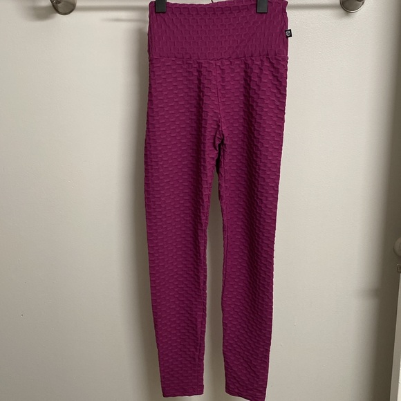 Born Primitive “Paragon” Booty Scrunch Leggings - Picture 3 of 3